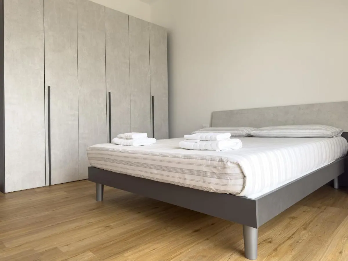 Accogliente Trilocale A Brescia Apartamento 0*,