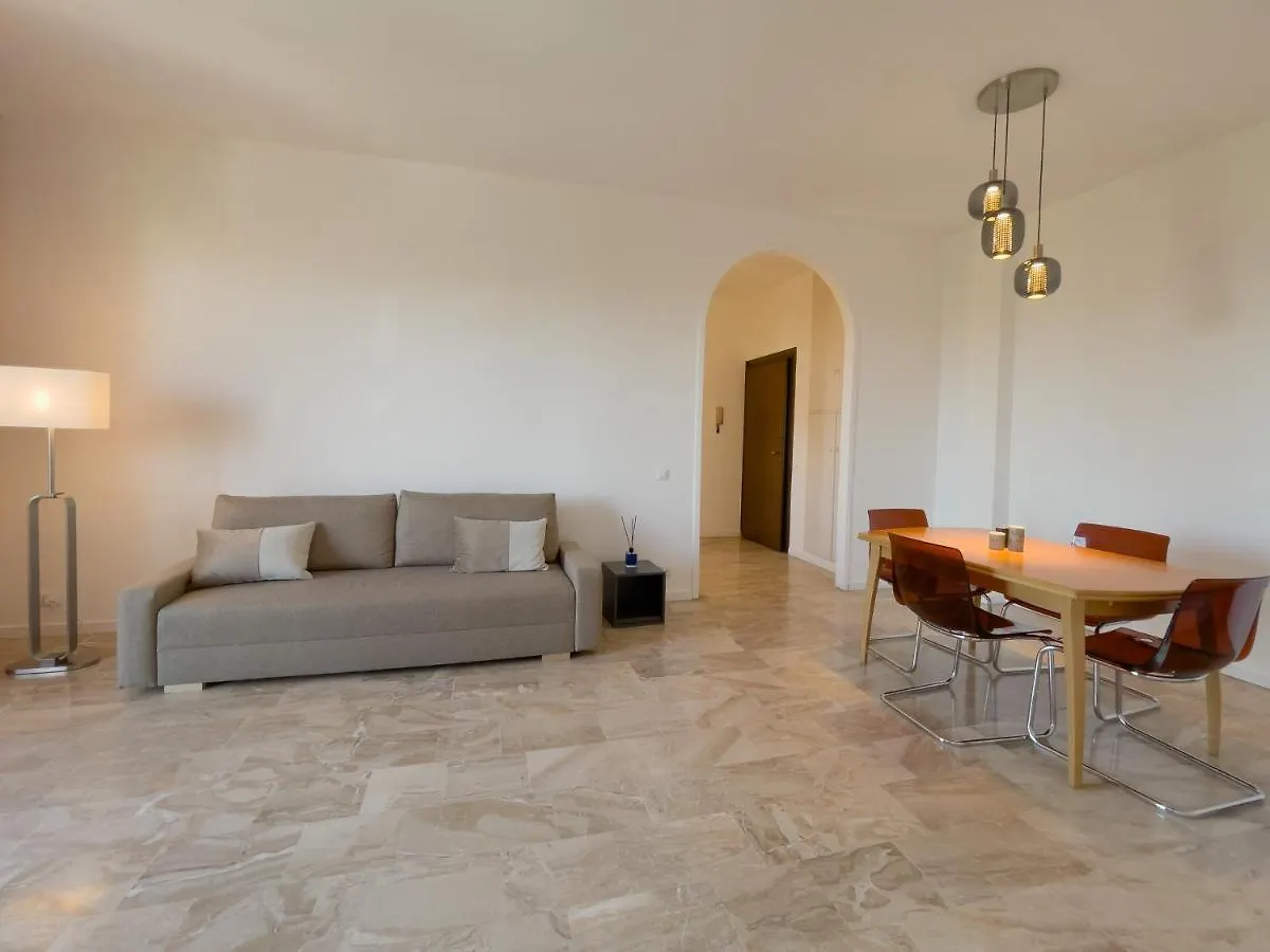 Accogliente Trilocale A Brescia Apartamento 0*,