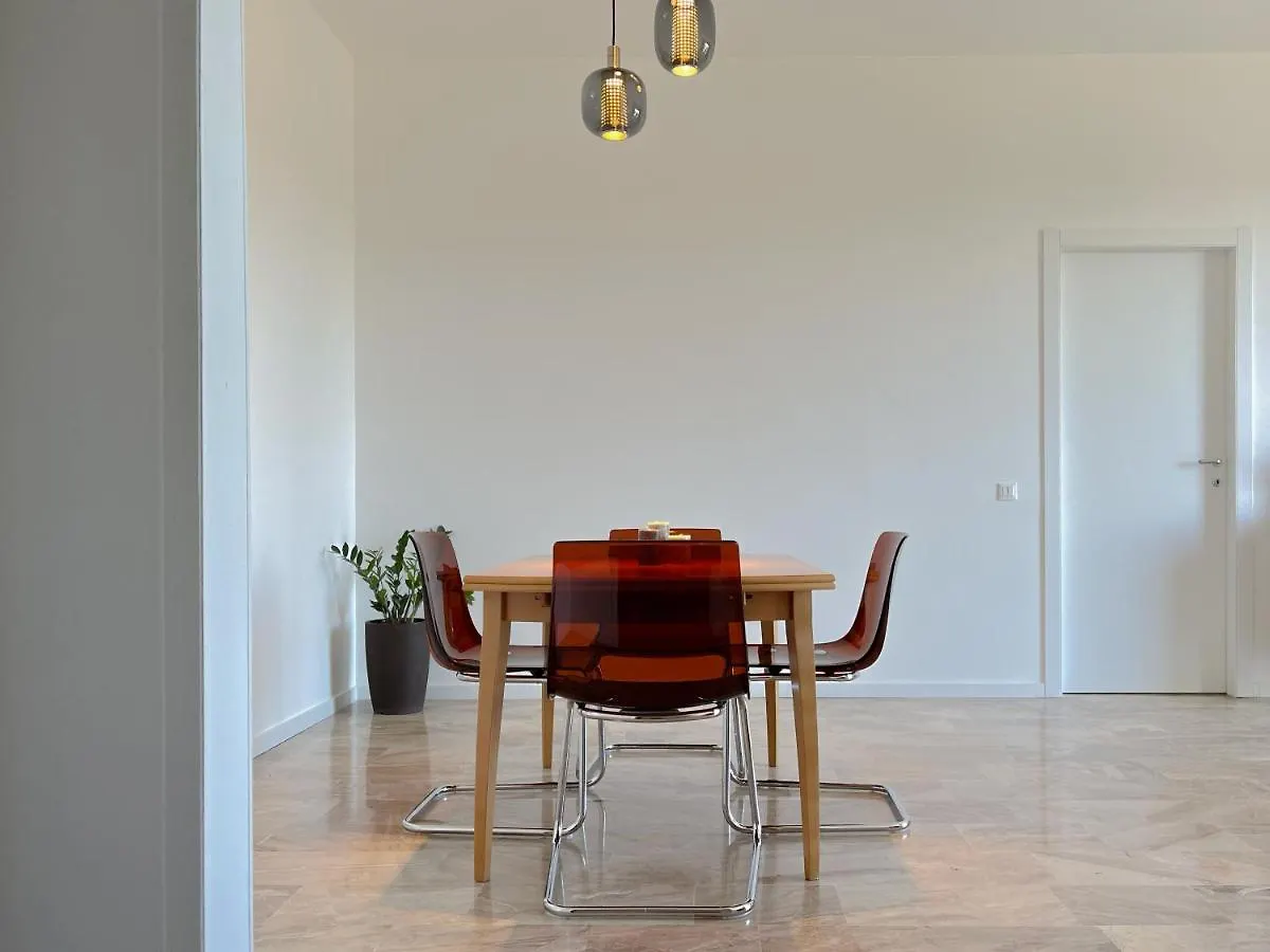 Accogliente Trilocale A Brescia Apartamento